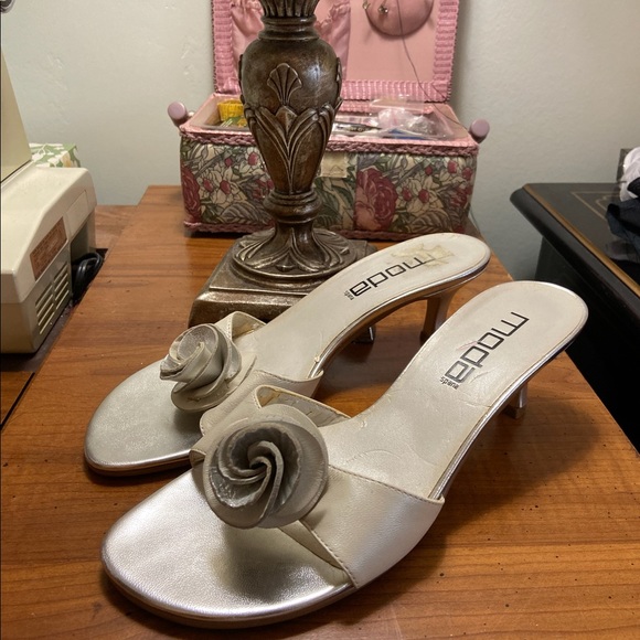 Cute trendy kitten heel - Picture 1 of 3